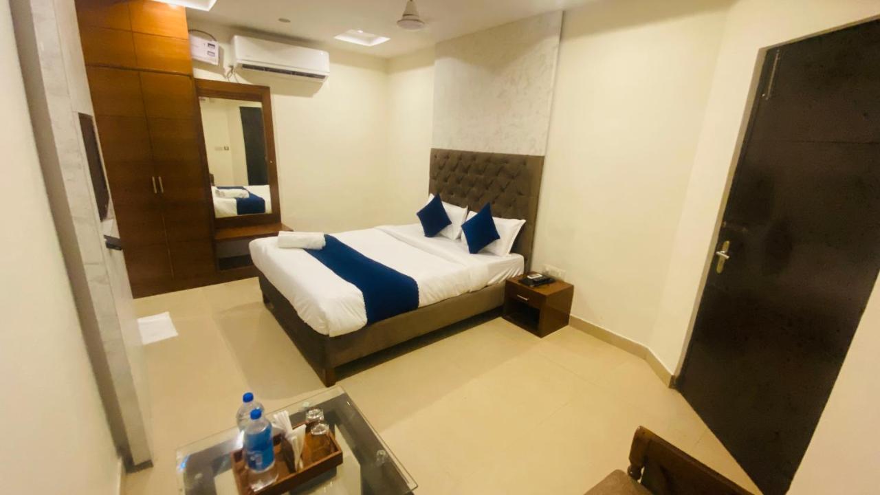Hotel Landmark Chandigarh Exterior photo