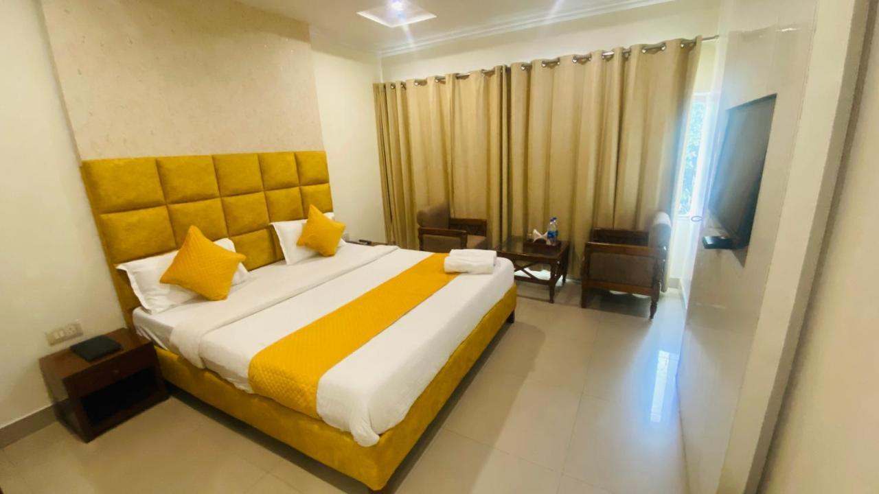 Hotel Landmark Chandigarh Exterior photo