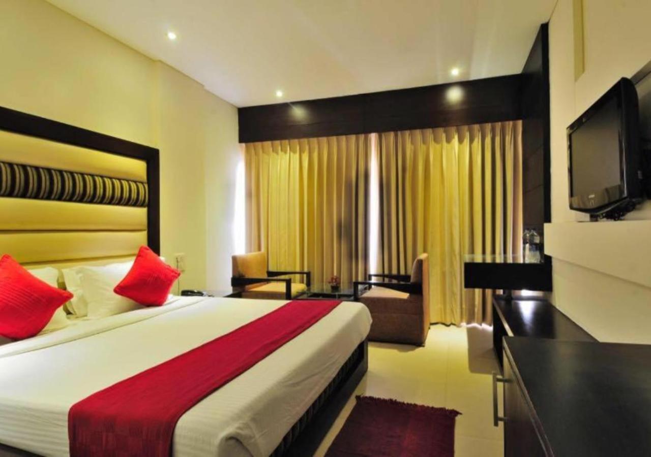 Hotel Landmark Chandigarh Exterior photo